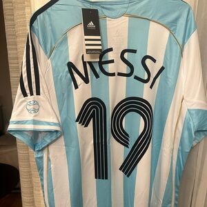 Messi #19 Argentina retro 2006 soccer jersey fits large/XL slim fit